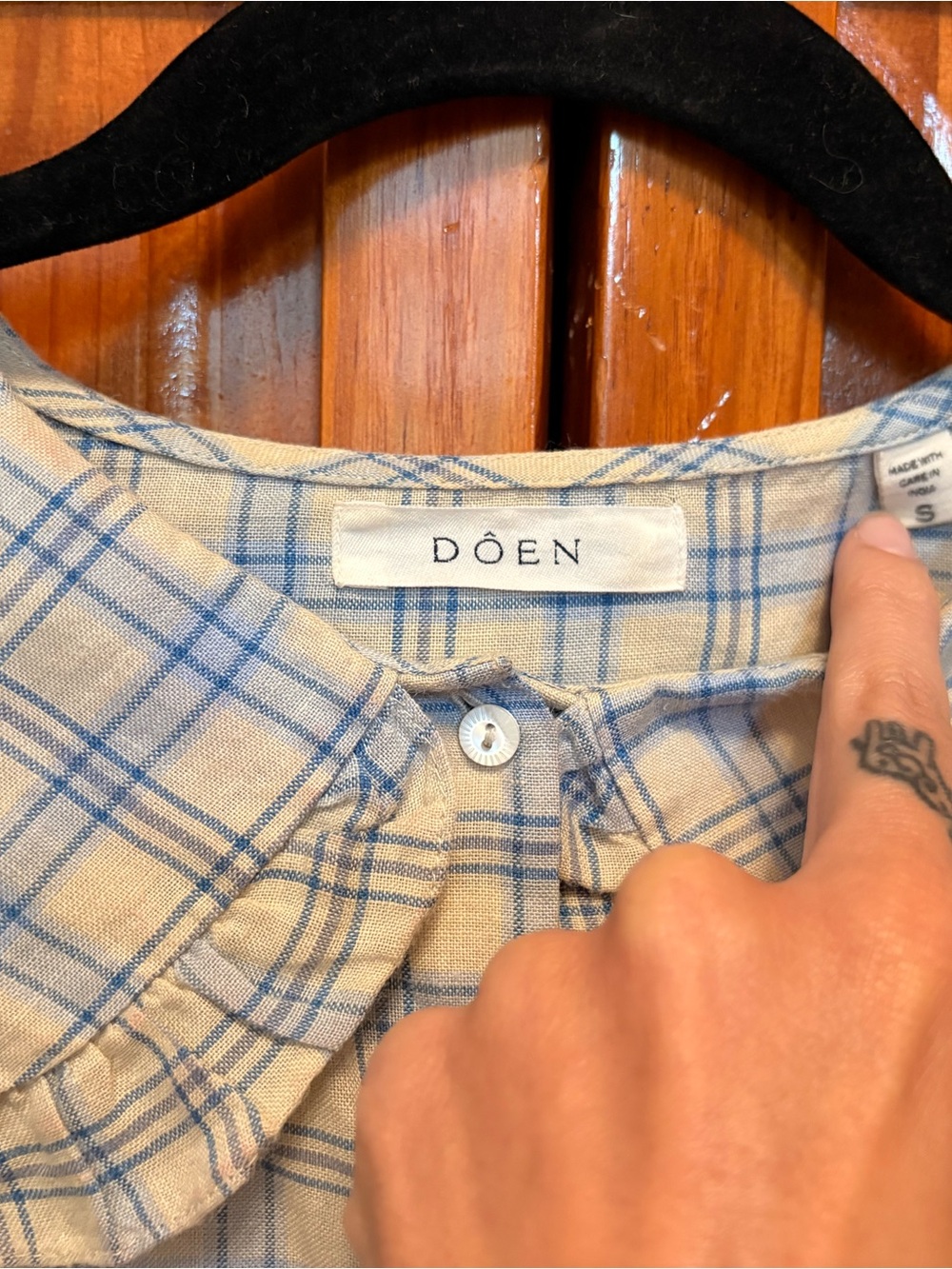 Doen Sparrow top in Meadowlark Cream & Light Blue Plaid Scalloped-Collar Crop - Picture 5 of 6